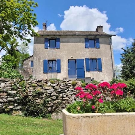 Gite A La Tour De Peyrebrune Villa Alrance Exterior photo