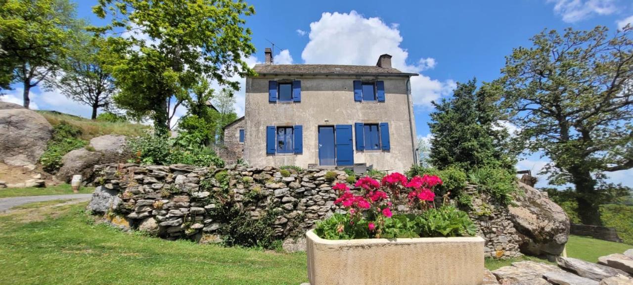 Gite A La Tour De Peyrebrune Villa Alrance Exterior photo